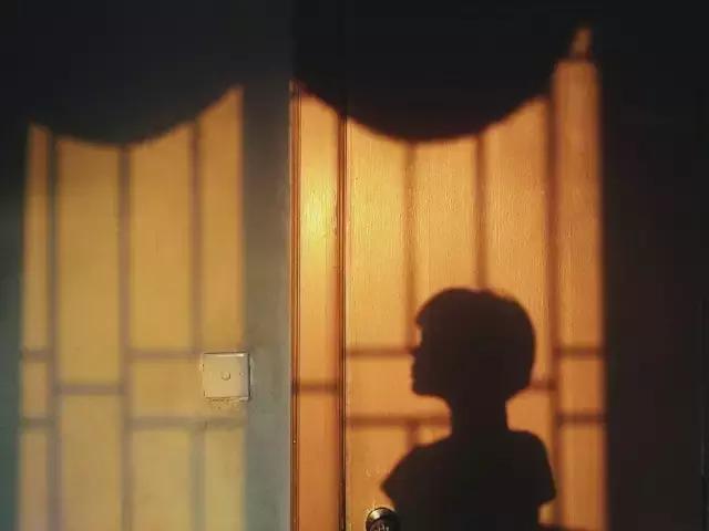 摄影背景模糊人物清晰,变焦模糊摄影教程