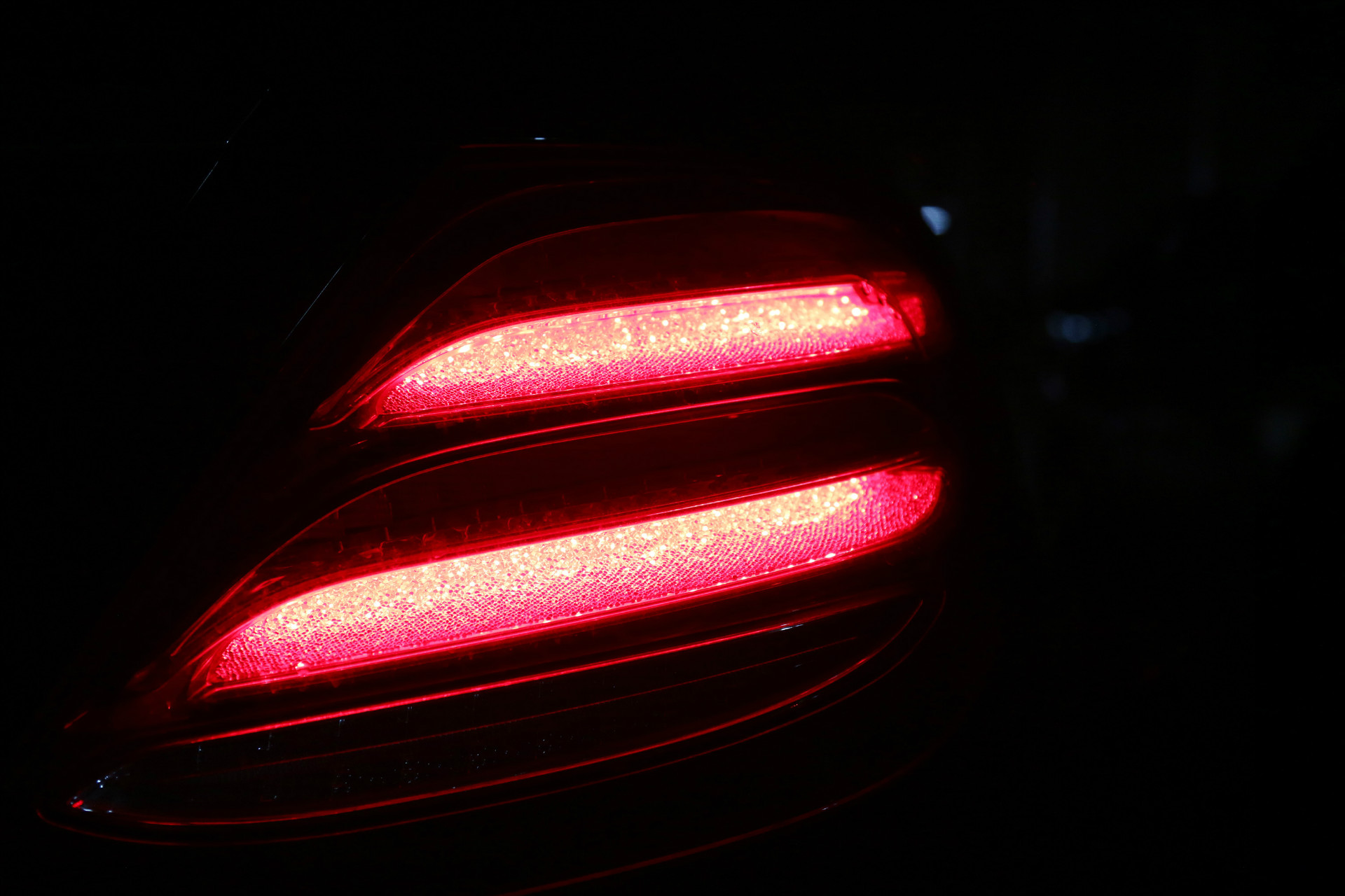 奔驰e级e200的争议点,奔驰e级2024款e200配置参数