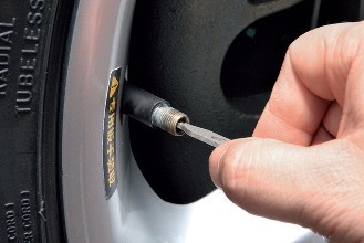 车子总是慢撒气该怎么办,车轮慢撒气检查不出来咋办