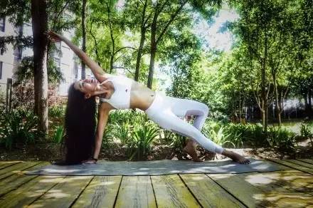 瑜伽成人班学费多少钱一个月,练习瑜伽学费多少钱一个月