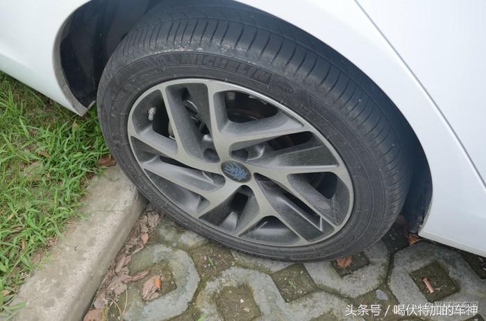 比亚迪秦新能源2017款1.5t秦100,比亚迪e5和比亚迪秦100哪个好