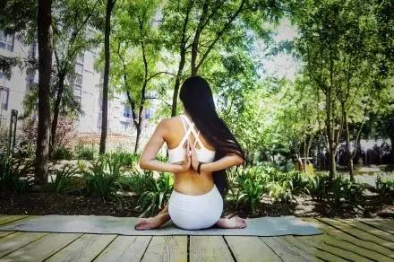 瑜伽成人班学费多少钱一个月,练习瑜伽学费多少钱一个月