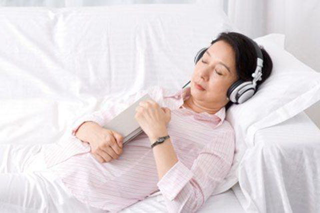 绝经后吃什么药缓解更年期症状,更年期潮热汗出吃什么药缓解症状