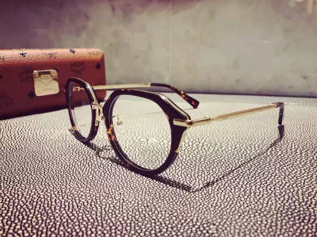井柏然同款眼镜框,一日一物合集