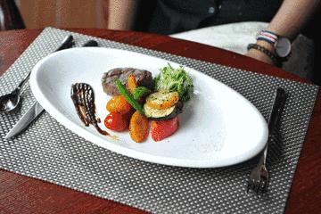 三里屯的这家店，让我甘心被“无人头”戏弄