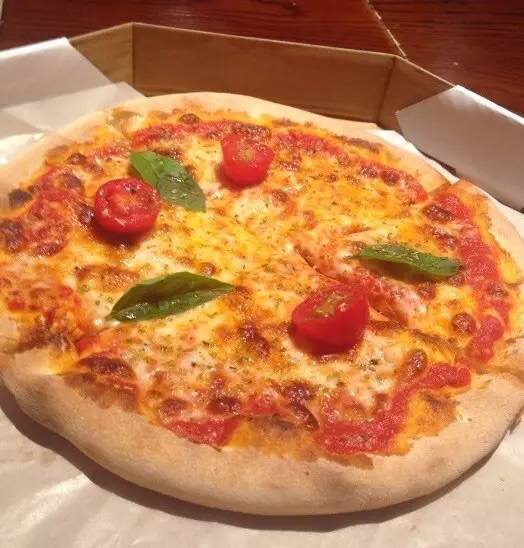 年轻人吃的美食披萨,国外最好吃的pizza