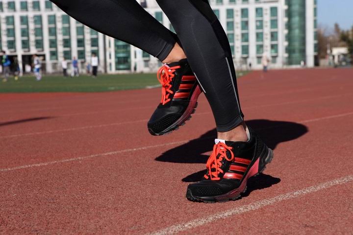 学生跑步适合穿什么跑鞋,普通人跑步穿什么跑鞋