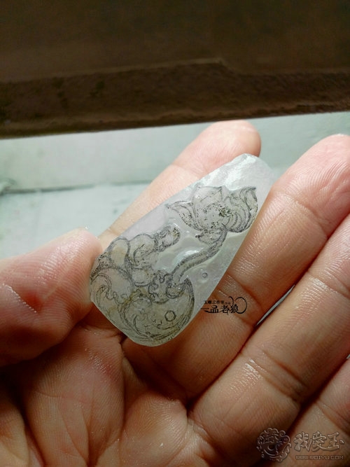 翡翠玉雕雕刻过程,用心去雕刻