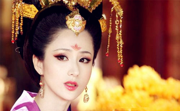 为当皇帝，此人自愿戴绿帽，当了皇帝后，他成为天下第一大汉奸