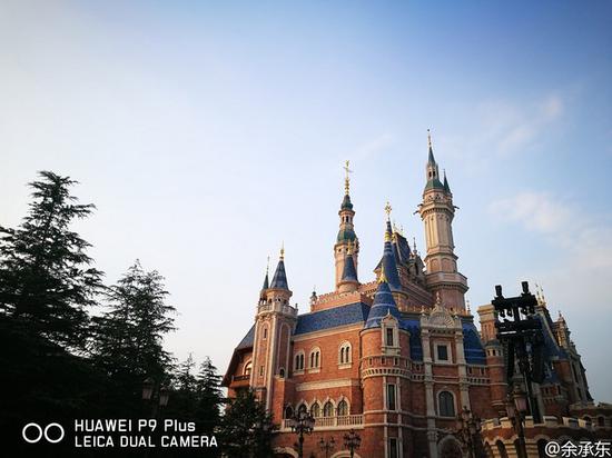 大家习以为常的手机拍照加水印，原来是从它开始的