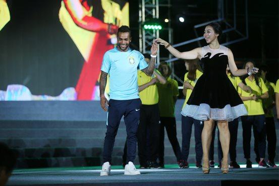 10位名嘴解说足球,苏宁之夏董路解说员