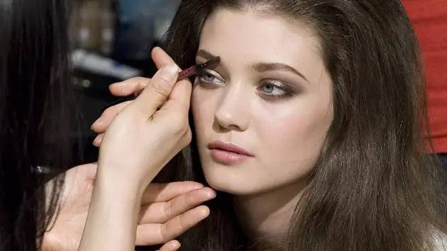 长相一般的女生，如何逆袭成女神