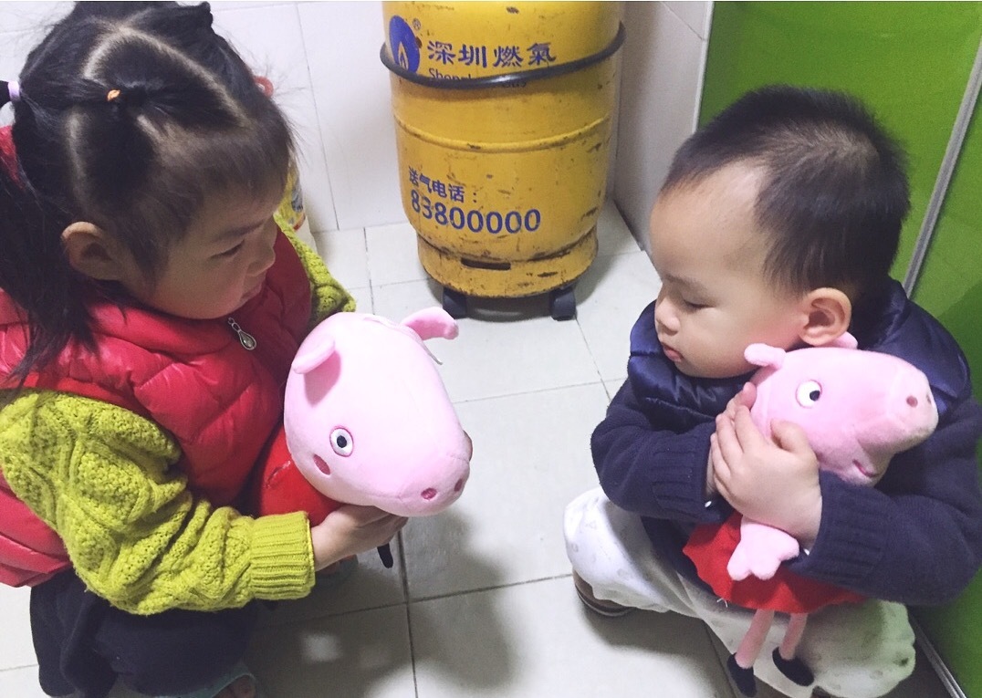 小猪佩奇做雪糕和面包,小猪佩奇做可以吃的小馒头