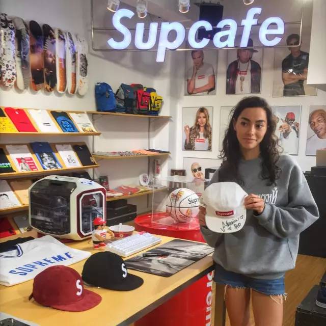 七夕福利|你穿这么潮,就来Supreme逛逛吧