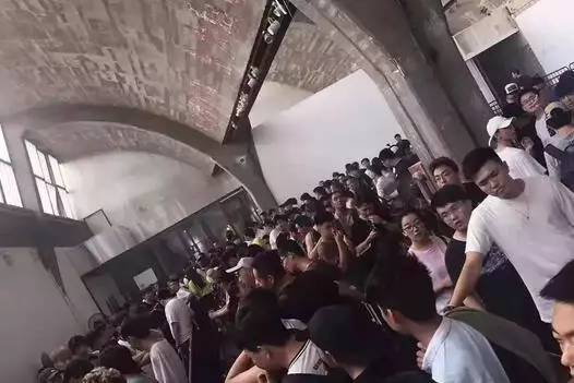 七夕福利|你穿这么潮,就来Supreme逛逛吧