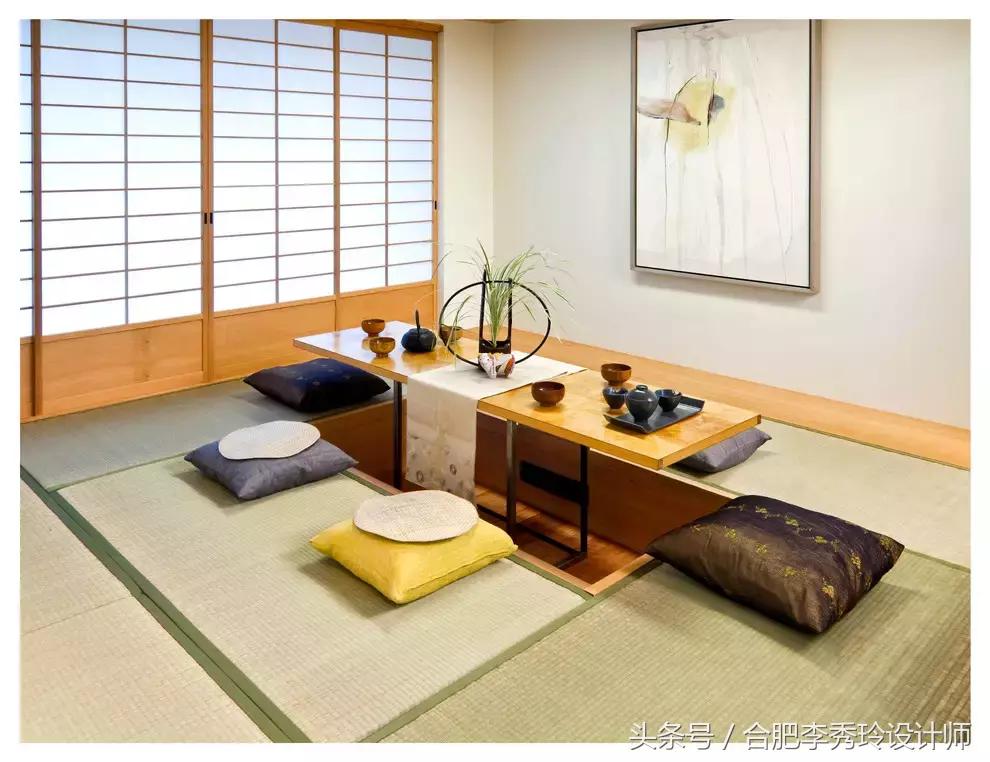 把阳台改成小卧室榻榻米,房子不大但能容得下一家老小