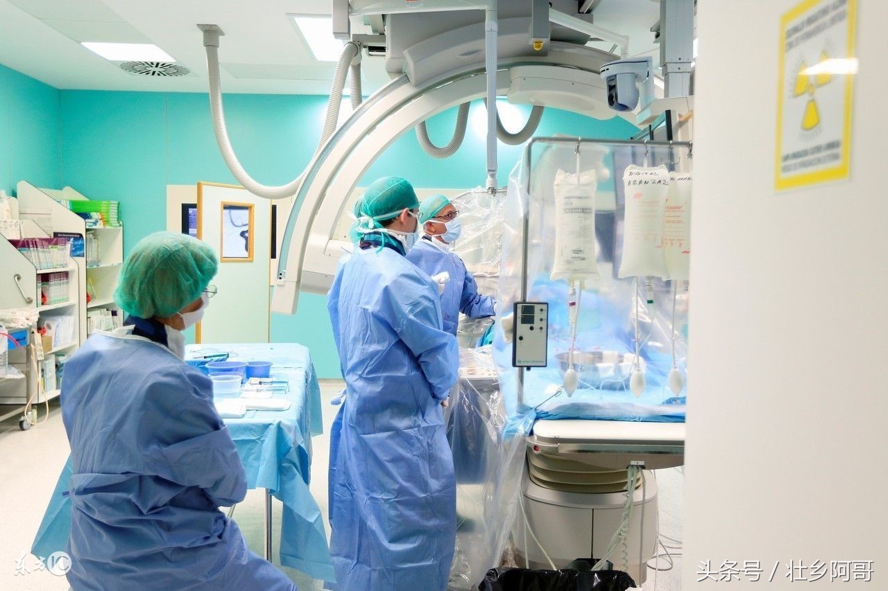 农村小哥告诉你暴饮暴食将会使你的身体承受不了，请珍惜！