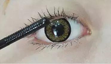 睫毛怎么刷又长又密又好看,怎样刷睫毛睫毛会变得更长