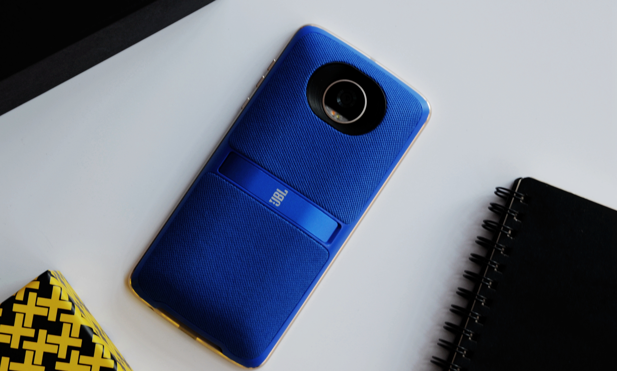 让享受音乐更加随性，MOTO第二代JBL扬声器模块