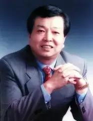 曾流落街头靠*血卖**为生，如今却身价780亿还成了泰国驸马爷