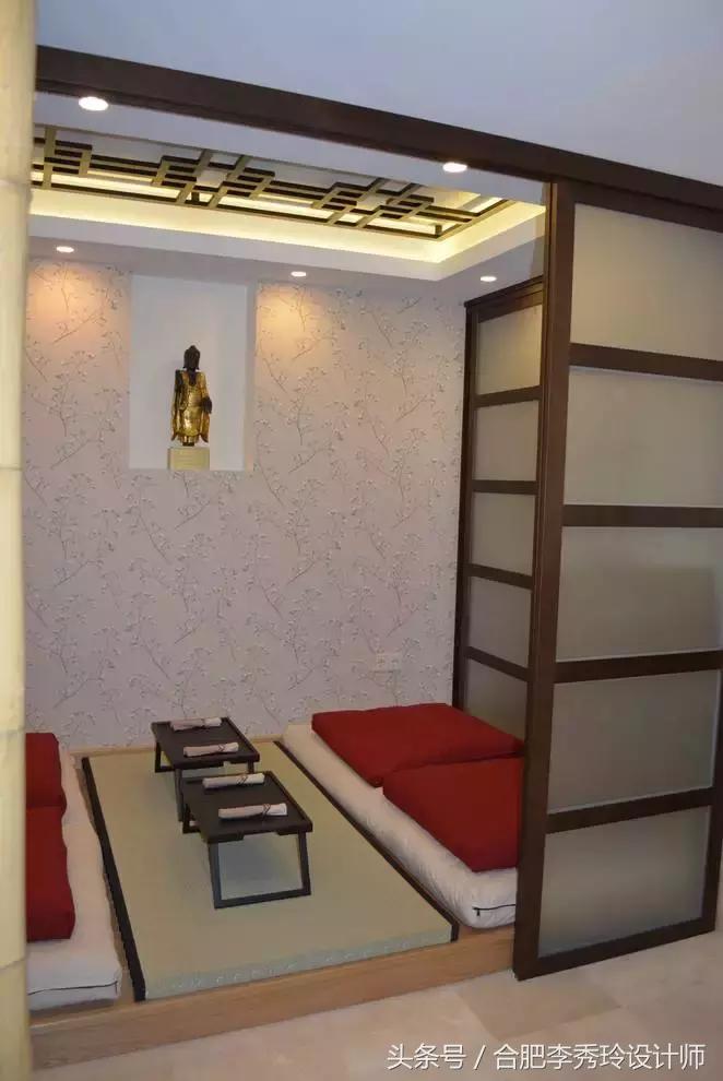 把阳台改成小卧室榻榻米,房子不大但能容得下一家老小
