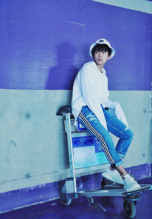 易烊千玺代言的单品,杨幂易烊千玺时尚单品