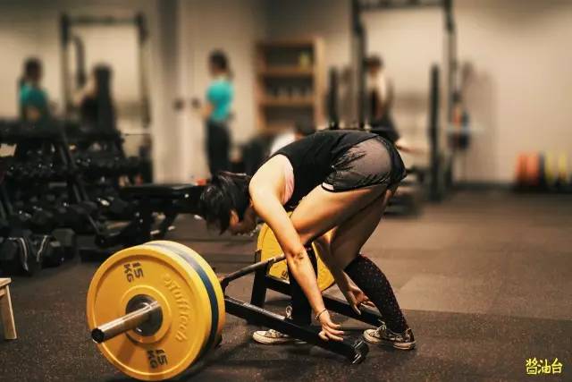 健身美女穿搭,健身美女穿着打扮