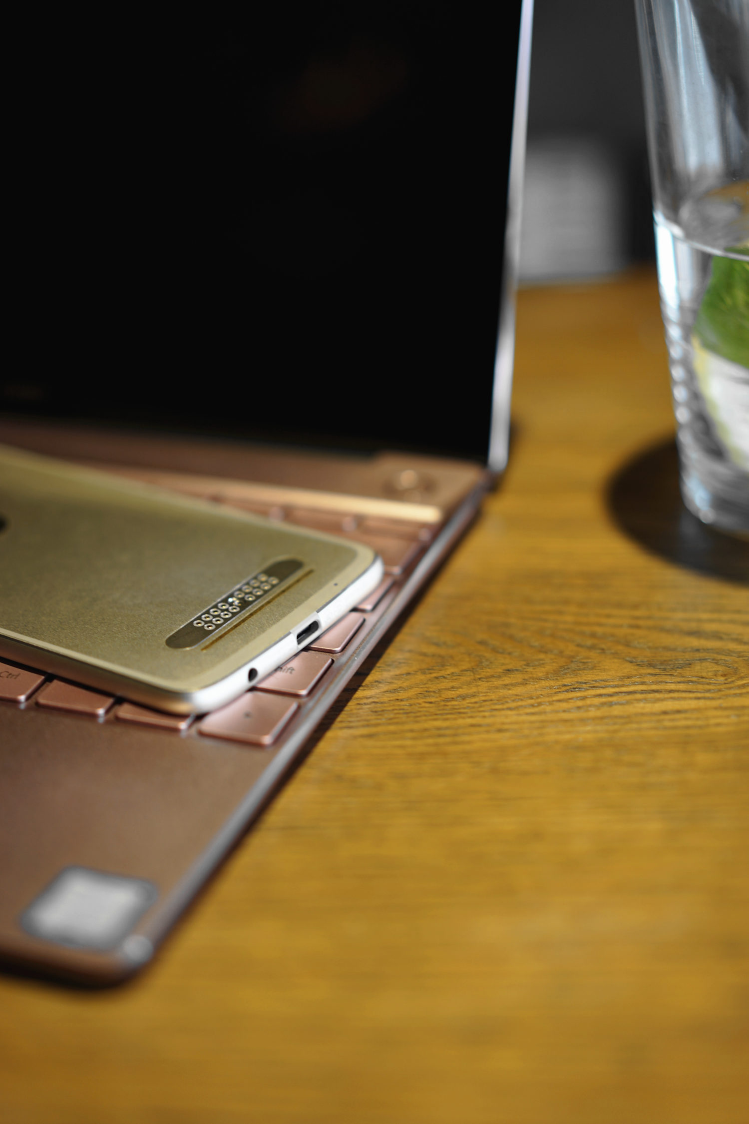 motoz2play续航测评,motoz2play拆解