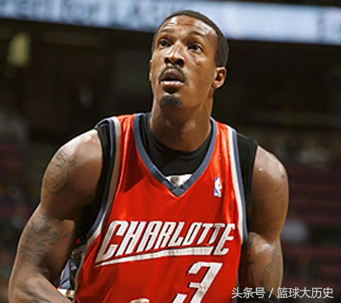 拜纳姆肘击事件,拜纳姆肘击华莱士后科比反应