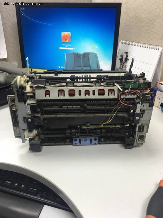 惠普1020打印纸张出现褶皱,惠普1015打印机打印出来纸张发黑