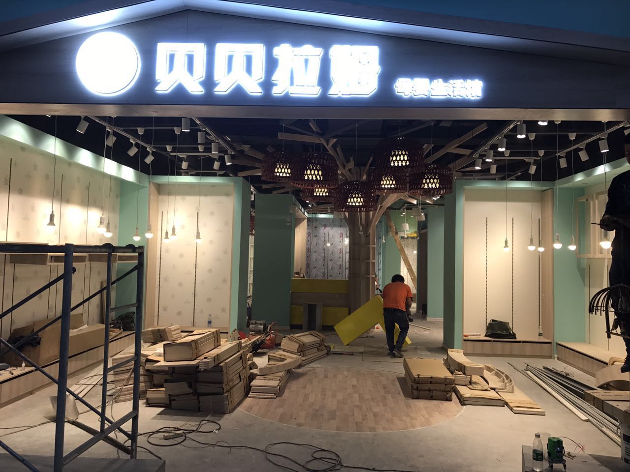 璐濊礉鎷夊缇庢櫙,璐濊礉鎷夊淇¢槼