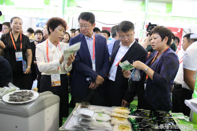 谁吃过乌米月饼?谁喝过婆婆丁茶?东博会辽源展台好嘎咕!