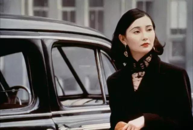 港姐70年:从豪门儿媳,到街边站台,背后是香港经济的大洗牌