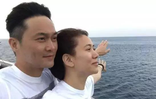 港姐70年:从豪门儿媳,到街边站台,背后是香港经济的大洗牌