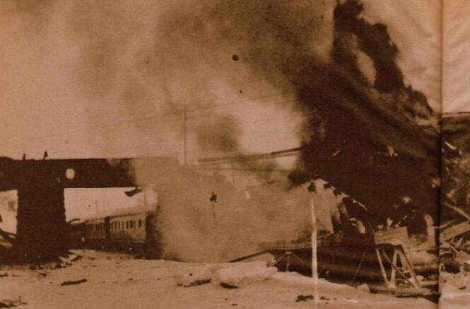 大帅张作霖受伤被抬回来,张作霖皇姑屯被炸片段