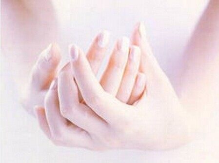 手上扎根刺20多天了,手里扎刺会自愈吗