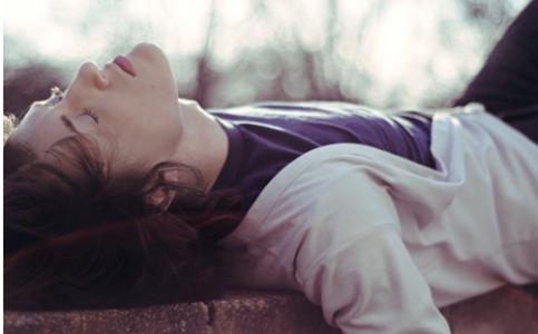 抑郁症是不是无药可治,抑郁症并不可怕要正确对待