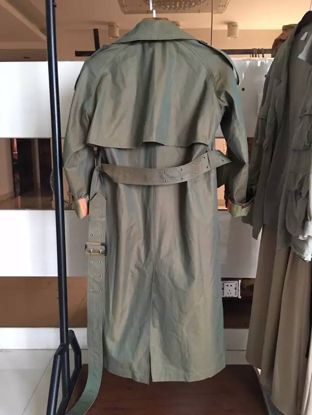 风衣巴宝莉12000,巴宝莉风衣回归现实