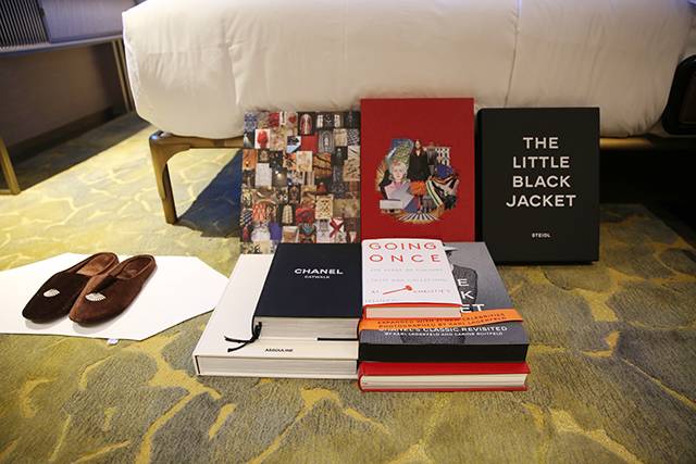 白天去逛迪斯尼,晚上香槟泡泡浴,女孩子去香港应该这么玩