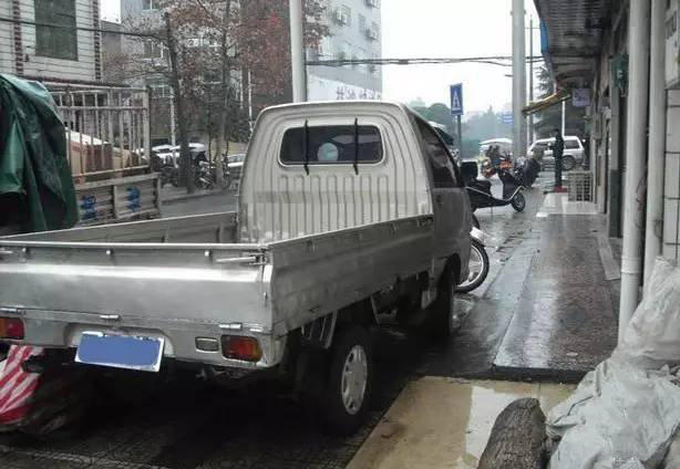 鸥翼门车型,大七座最新款五菱神车