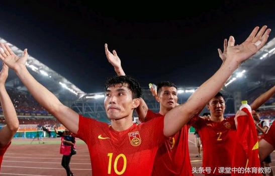 谈国足球，大学教授竟把狗屎嚼出了奶油味，太恶心了