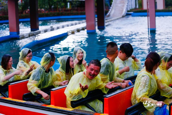 历史底蕴与现代繁华在此交融,历史与现代并存的城市