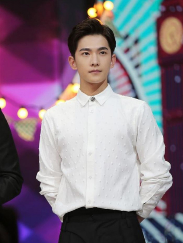 杨洋冬日暖男风造型穿搭,杨洋的运动装穿搭学院青春感十足