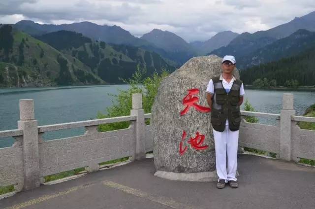 老爷子陪老伴穷游,带着老伴穷游