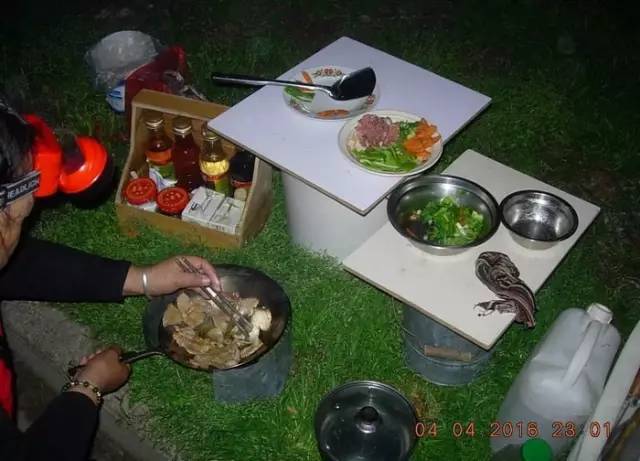 带着老伴穷游,60大叔自驾房车带老伴环游中国