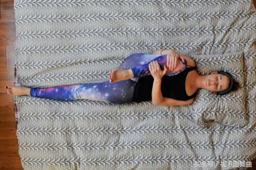 早上起床背痛活动后缓解,早上起来后背疼痛怎么缓解