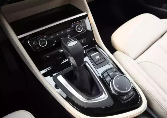 宝马220i七座旅行车试驾,宝马2系220i旅行车试驾