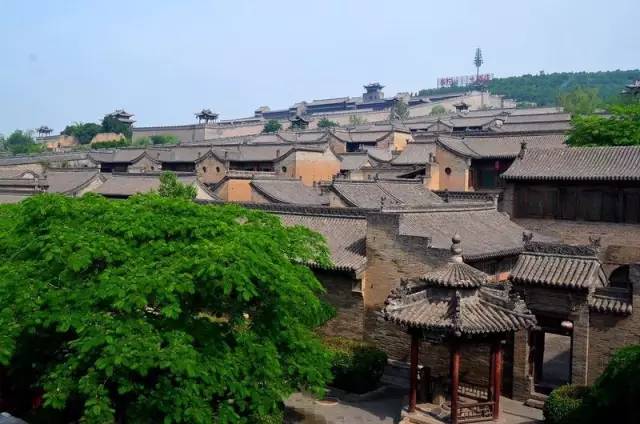 老爷子陪老伴穷游,带着老伴穷游