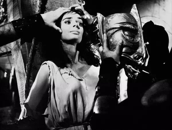 恐怖电影推荐前十名鬼片清单,必看的十部顶级恐怖片目录