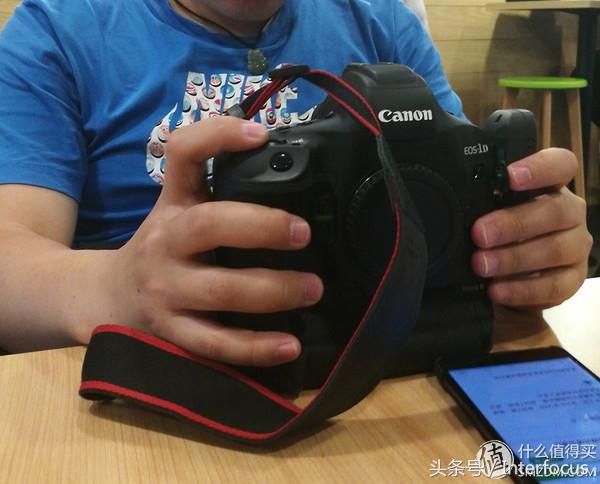 初入摄影应该必备哪些镜头,初入摄影该怎么选相机